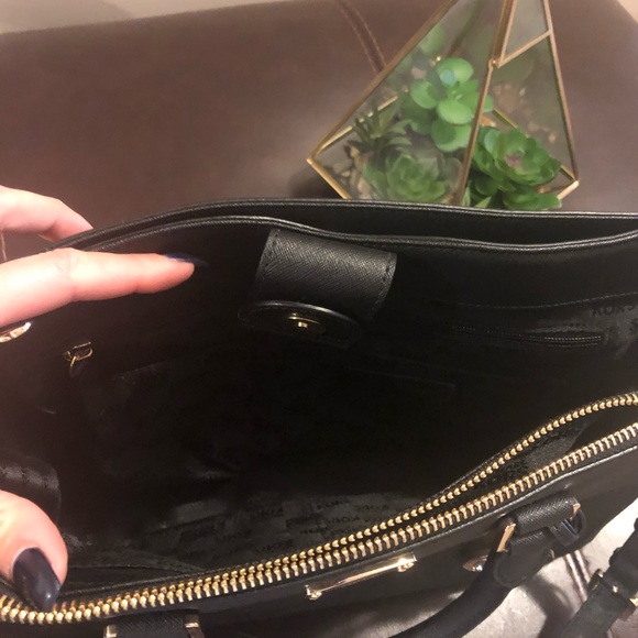Michael Kors Black leather purse - Picture 4 of 8